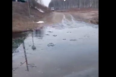 Затопленная дорога скриншот с видео Народного фронта