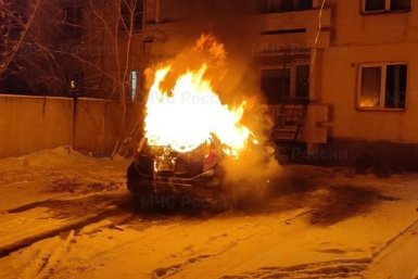 Горящий автомобиль ГУ МЧС России по региону