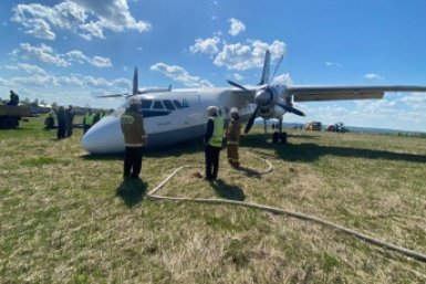 Мэр Киренского района раскрыл подробности о жесткой посадке самолета Ан-24 Пресс-служба Восточно-Сибирской транспортной прокуратуры