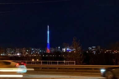 Иркутская телебашня окрасилась в цвета российского флага Юлия Ушакова, ИА IrkutskMedia