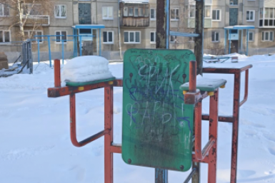 Двор дома №10 в 177-м квартале Анастасия Вострецова, корр. ИА AngarskMedia