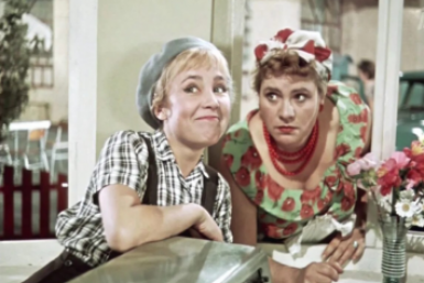 Кадр кадр из фильма &quotКоролева бензоколонки&quot (16+)