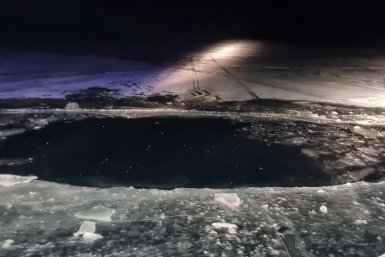Автомобиль провалился под лед на Байкале. Погибли два человека Пресс-служба ГУ МВД России по Иркутской области