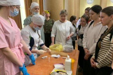 Акция &quotМедицинский поезд&quot собрала сотни школьников в Ангарске Пресс-служба администрации АГО