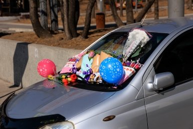 продажа цветов на улице Евгений  Кулешов, ИА PrimaMedia.ru