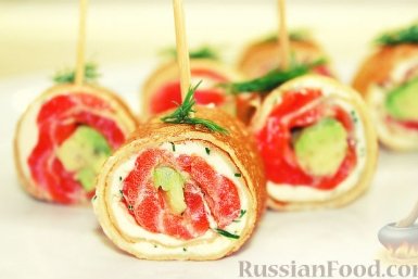 Блинчики с форелью, сливочным сыром и авокадо russianfood.com