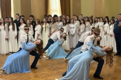 10-й кадетский бал школы №39 прошел в ДК &quotНефтехимик&quot в Ангарске Пресс-служба администрации АГО