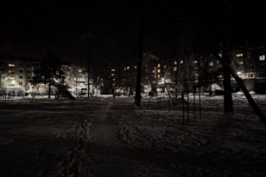 Территория между домами №6 и №5 в 22-м микрорайоне Анастасия Вострецова, корр. ИА AngarskMedia