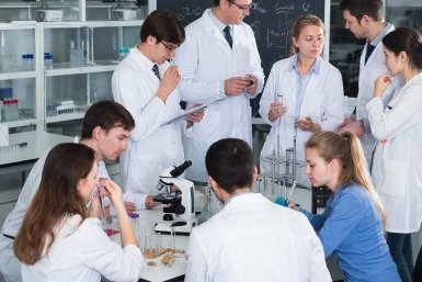 Ученые GigaChat (12+)