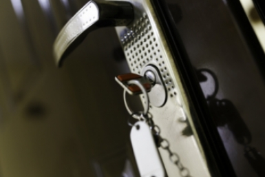 Адвокат назвал фразы в договоре купли-продажи которые спасут жилье от мошенников Александр Хитров, ИА PrimaMedia