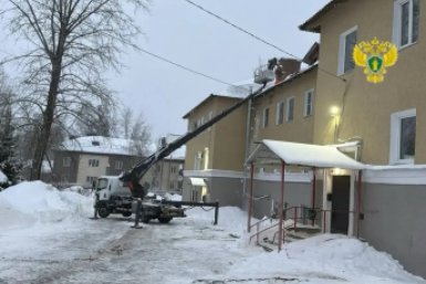 В российском городе под тяжестью снега рухнули сразу две крыши Telegram (18+)