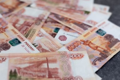 &quotЛюдоедские проценты&quot: в Госдуме потребовали запретить МФО Илья Аверьянов, ИА PrimaMedia.ru