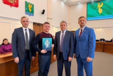 Помогавшим ликвидировать ЧС в Бодайбо жителям Ангарска вручили благодарности Тг-канал (18+) мэра АГО Сергея Петрова