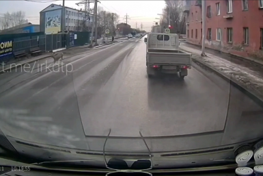 Неожиданно пробежавшего по дороге оленя засняли в Иркутске Тг-канал (18+) &quotДТП38&quot