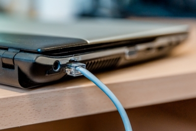 Скорость для тех, кто скачивает много через домашний интернет, урежут Александр Ратников, ИА PrimaMedia