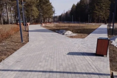 Скверы, аллеи и другие общественные пространства убирают в Ангарске после зимы