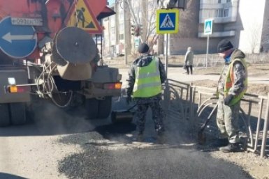 Ямочный ремонт начали на самых проблемных участках дорог в Ангарске