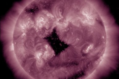 Корональная дыра на Солнце необычной формы Телеграм-канал Лаборатория солнечной астрономии (XRAS) (18+)
