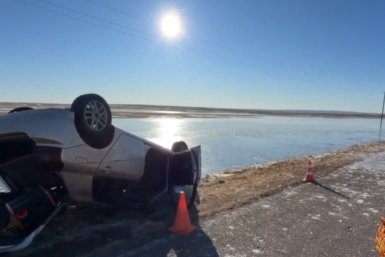 Два человека погибли в перевернувшейся иномарке в Иркутском районе