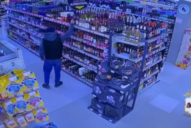 Похитителя элитного алкоголя из магазина разыскивают в Иркутске