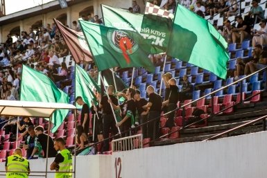 Без зрителей, но с болельщиками: ФК "Иркутск" провел матч на закрытом стадионе