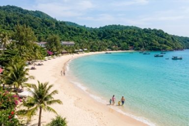 Бирюзовая сказка без толп туристов: почему семьи массово выбирают Камрань в 2026 году