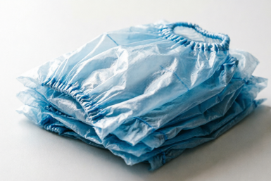 Тащу бахилы весной охапками — любые хлопоты в хозяйстве решены: муж восхищен смекалкой