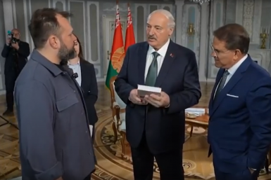 Лукашенко передали книгу Симоньян Скриншот видео RT