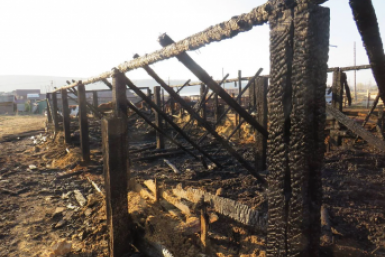 Житель Свирска с судимостью получил 3,5 года колонии за поджог сарая и скота