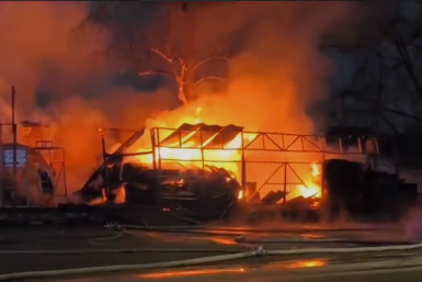 Крупный пожар вспыхнул на "Сатурне" в Ангарске