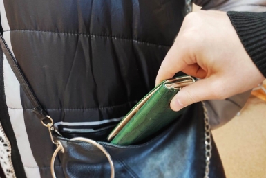 В Улан-Удэ карманник выследил девушку от автобуса до ТЦ