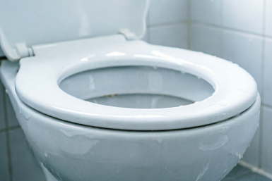 5 аптечных таблеток в бачок — налет слетел кусками без химии и ершика: унитаз слепит белизной