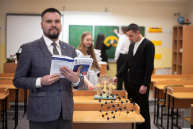 Учитель из Ангарска Илья Марченко стал лучшим педагогом Иркутской области