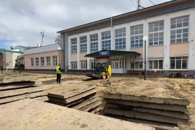 К обновлению сквера возле спортшколы "Ермак" приступили в Ангарске