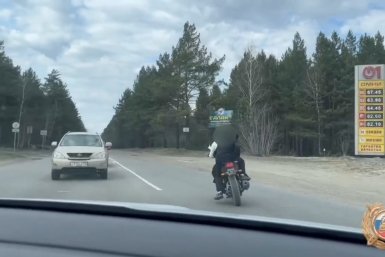 "Хотел отдохнуть, покататься…": в Ангарске подросток устроил опасную поездку на мотоцикле