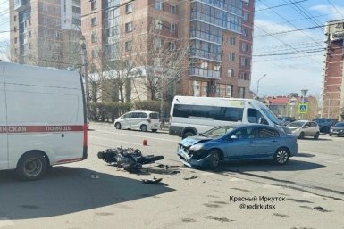 Мотоциклист столкнулся с иномаркой в Иркутске