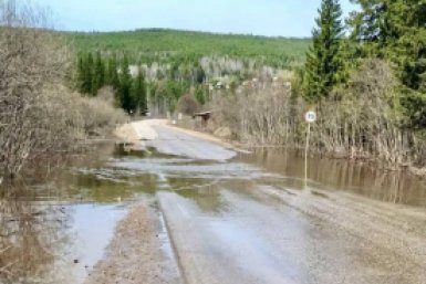 В Усть-Кутском районе подтопило участки трассы "Вилюй" из-за таяния снега в лесах
