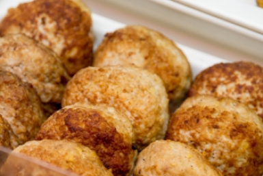 Вкуснее котлет, сочнее тефтелей: смешала фарш с этим и отправили в духовку - вкусно и сочно