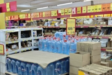 Жёлтая "жижа" из-под крана: как обстоят дела с питьевой водой в магазинах в Ангарске