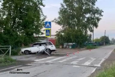 В Ангарске водитель выехал на тротуар и сбил 3-летнюю девочку