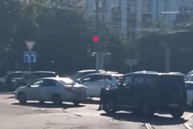 ДТП произошло на Ленина возле памятника Бабру в Иркутске