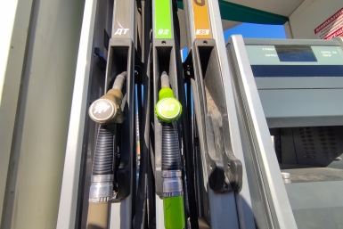 Сразу на 15 рублей: цены на бензин вновь "взлетели" в Ангарске всего за два дня