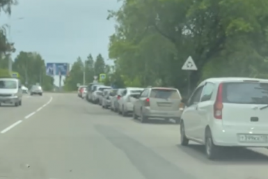 Огромная очередь из автомобилей выстроилась на АЗС в Ангарске