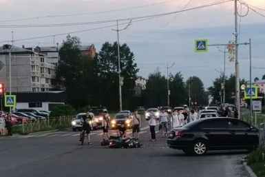 Мотоциклист и легковушка столкнулись в Ангарске