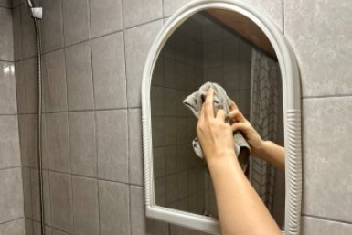 Зеркало в ванной комнате больше не запотеет — наношу всего несколько капель и тру