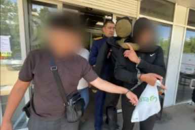 В Иркутске мужчина ранил шилом трех человек при попытке украсть продукты - его задержали
