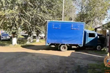 Трое взрослых и подросток пострадали в ДТП с грузовиком в Аларском районе Госавтоинспекция Иркутской области