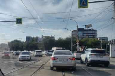 ДТП при въезде на Глазковский мост парализовало движение в центре Иркутска ИА IrkutskMedia