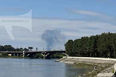 Пожар действует в Свердловском округе Иркутска прямо сейчас
