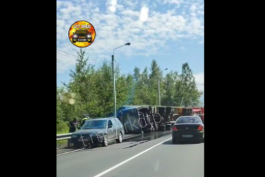 Большегруз упал на бок в Слюдянском районе